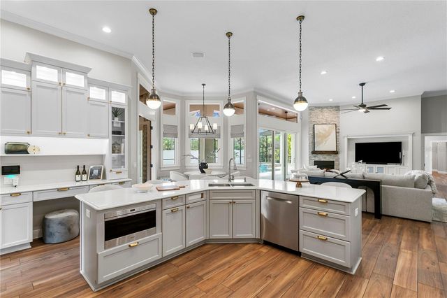 1230 DARLINGTON OAK CIRCLE NE, St Petersburg, FL 33703
