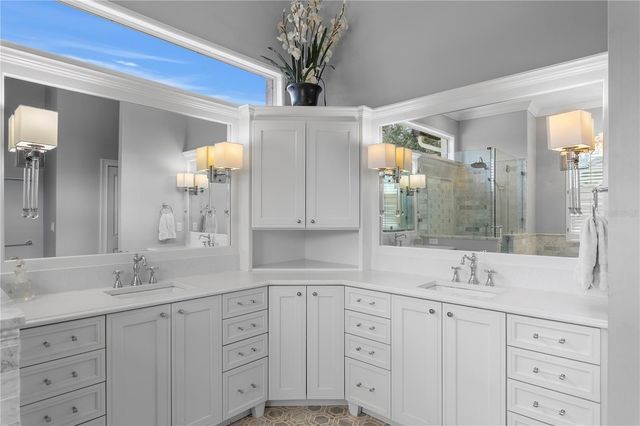 1230 DARLINGTON OAK CIRCLE NE, St Petersburg, FL 33703