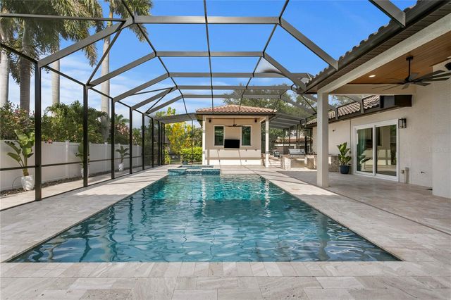 1230 DARLINGTON OAK CIRCLE NE, St Petersburg, FL 33703