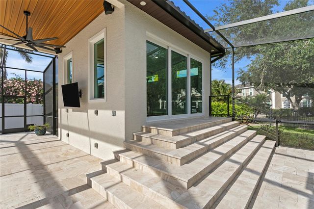 1230 DARLINGTON OAK CIRCLE NE, St Petersburg, FL 33703