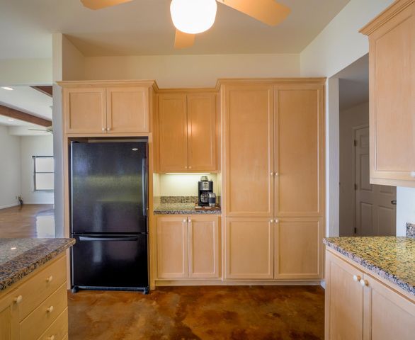 736 W Lakecrest DR, Bluffton, TX 78607