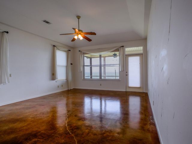 736 W Lakecrest DR, Bluffton, TX 78607