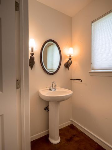 736 W Lakecrest DR, Bluffton, TX 78607