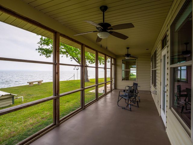736 W Lakecrest DR, Bluffton, TX 78607