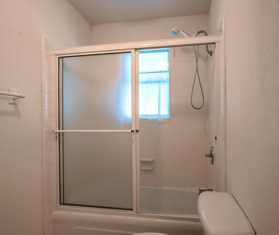 736 W Lakecrest DR, Bluffton, TX 78607