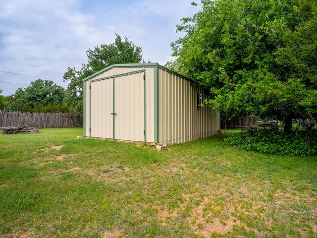 736 W Lakecrest DR, Bluffton, TX 78607