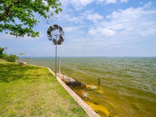 736 W Lakecrest DR, Bluffton, TX 78607