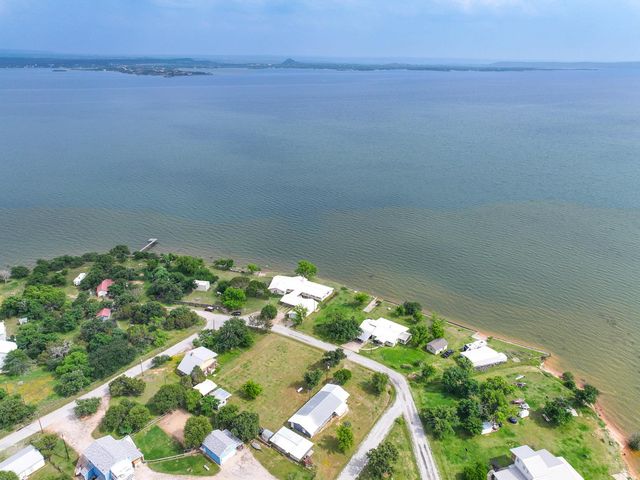 736 W Lakecrest DR, Bluffton, TX 78607