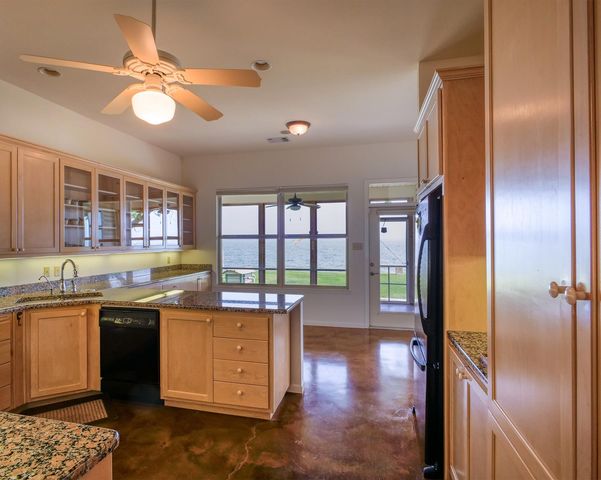 736 W Lakecrest DR, Bluffton, TX 78607