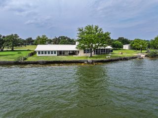 736 W Lakecrest DR, Bluffton, TX 78607