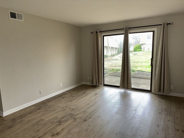 420 Walton Ln Apt M73, Madison, TN 37115