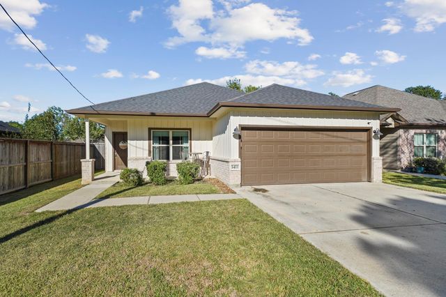 1411 Avenue I, Danbury, TX 77534