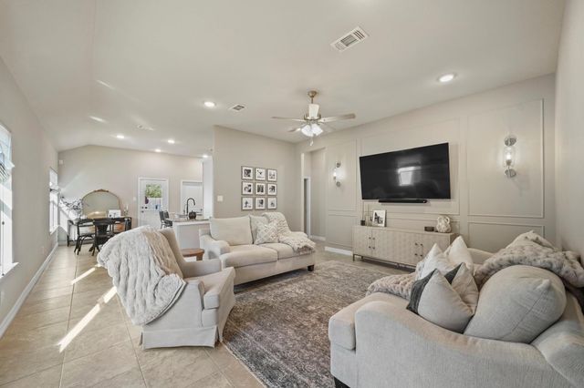 1411 Avenue I, Danbury, TX 77534