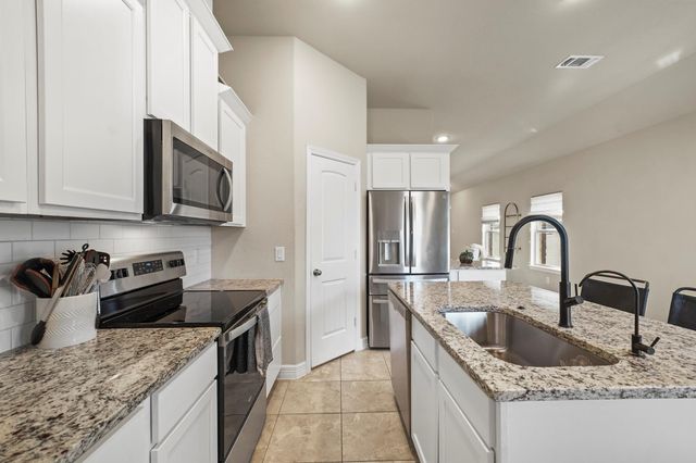 1411 Avenue I, Danbury, TX 77534