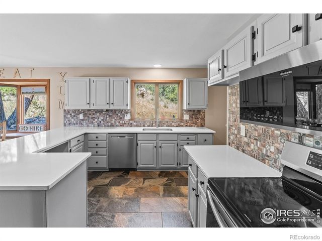 317 Dunraven Glade Road, Glen Haven, CO 80532