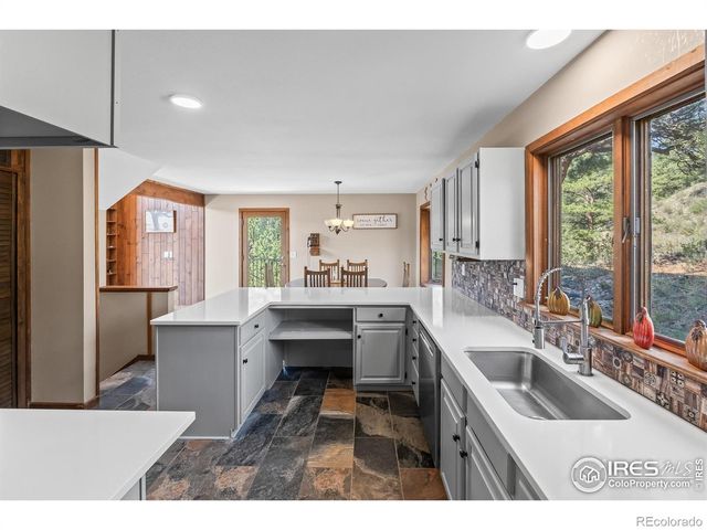 317 Dunraven Glade Road, Glen Haven, CO 80532