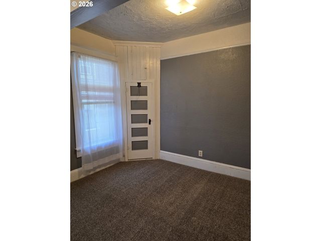 212 Se MOSHER Ave, Roseburg, OR 97470