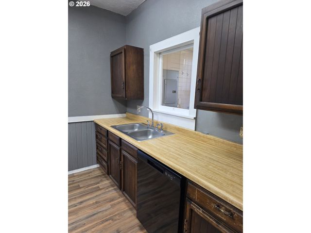 212 Se MOSHER Ave, Roseburg, OR 97470