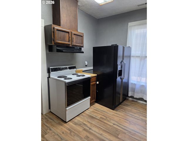 212 Se MOSHER Ave, Roseburg, OR 97470