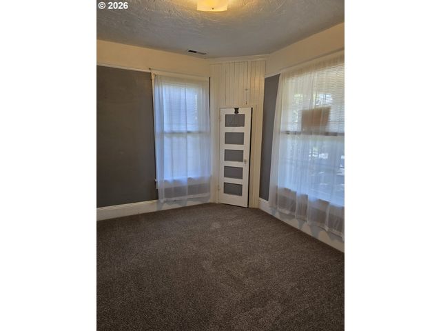 212 Se MOSHER Ave, Roseburg, OR 97470