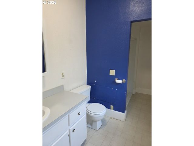 212 Se MOSHER Ave, Roseburg, OR 97470