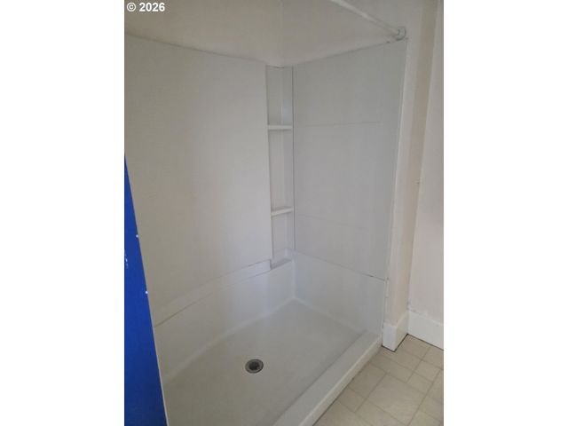 212 Se MOSHER Ave, Roseburg, OR 97470