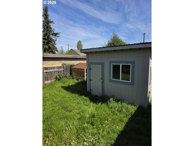 212 Se MOSHER Ave, Roseburg, OR 97470