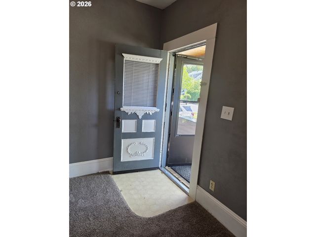 212 Se MOSHER Ave, Roseburg, OR 97470