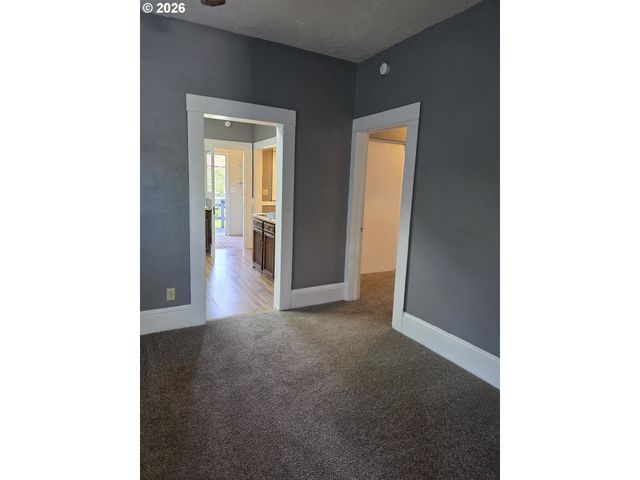 212 Se MOSHER Ave, Roseburg, OR 97470