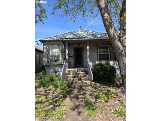 212 Se MOSHER Ave, Roseburg, OR 97470