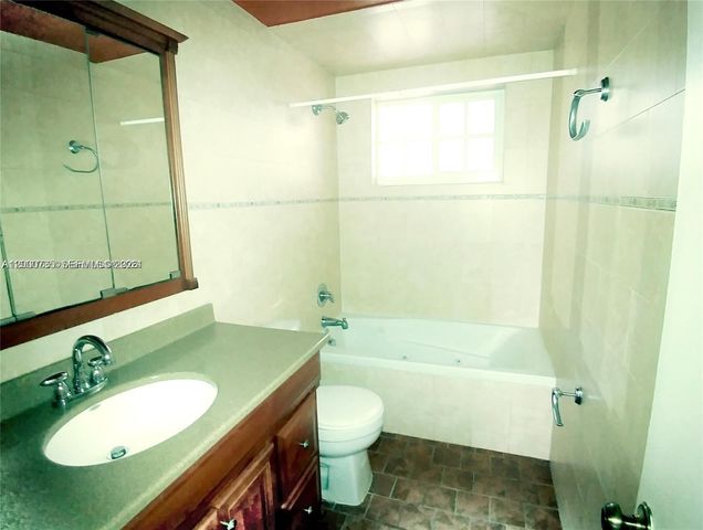 462 Golden Isles Dr 205, Hallandale Beach, FL 33009