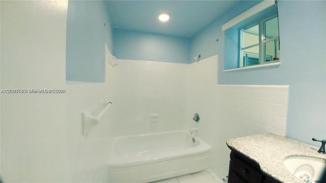 462 Golden Isles Dr 205, Hallandale Beach, FL 33009