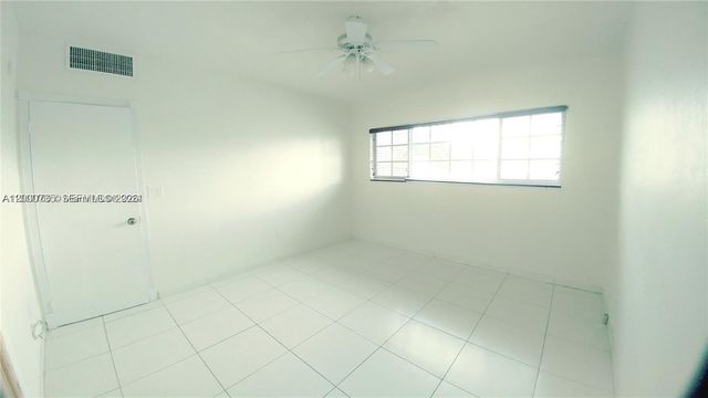 462 Golden Isles Dr 205, Hallandale Beach, FL 33009