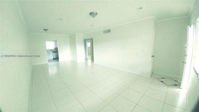 462 Golden Isles Dr 205, Hallandale Beach, FL 33009