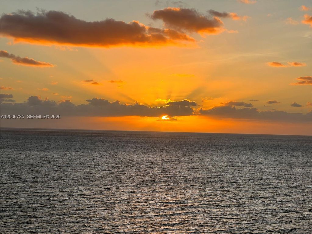 462 Golden Isles Dr 205, Hallandale Beach, FL 33009