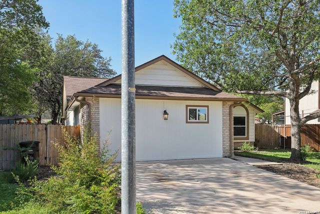 13802 LAUREL HOLLOW DR, San Antonio, TX 78232