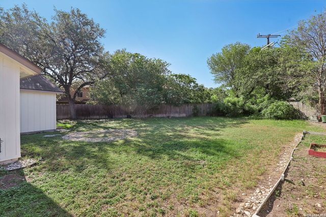 13802 LAUREL HOLLOW DR, San Antonio, TX 78232