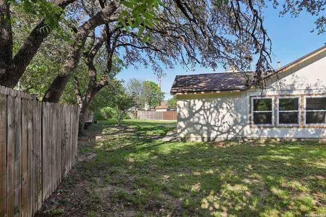 13802 LAUREL HOLLOW DR, San Antonio, TX 78232