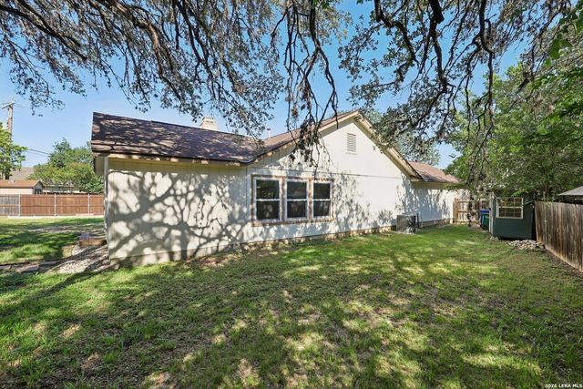 13802 LAUREL HOLLOW DR, San Antonio, TX 78232