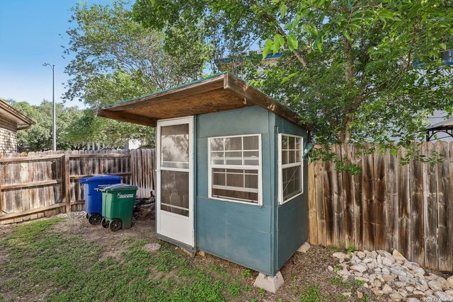 13802 LAUREL HOLLOW DR, San Antonio, TX 78232
