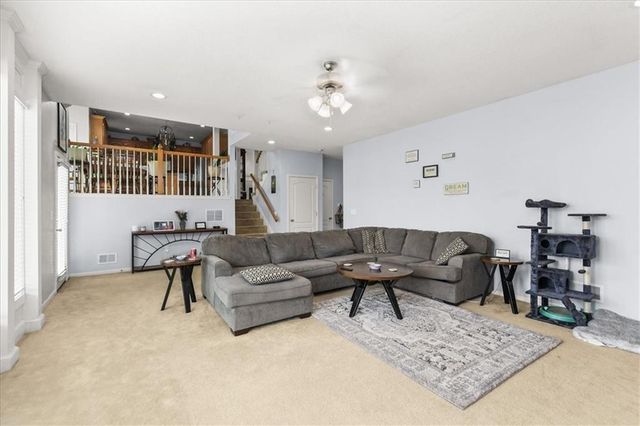 8812 N Cosby Avenue, Kansas City, MO 64154