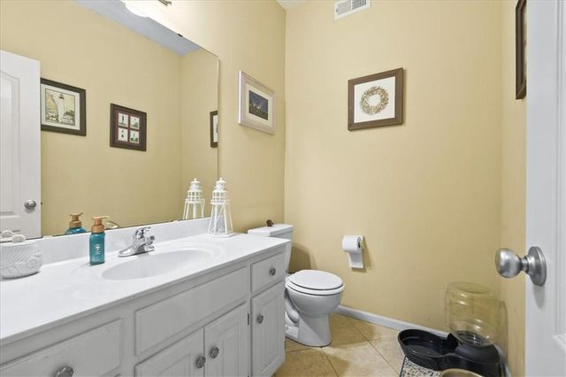 8812 N Cosby Avenue, Kansas City, MO 64154