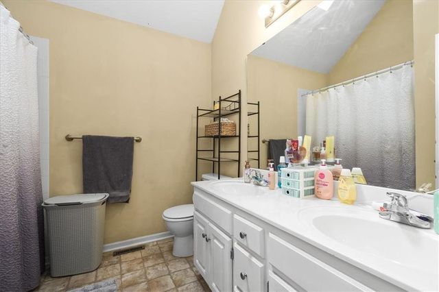 8812 N Cosby Avenue, Kansas City, MO 64154