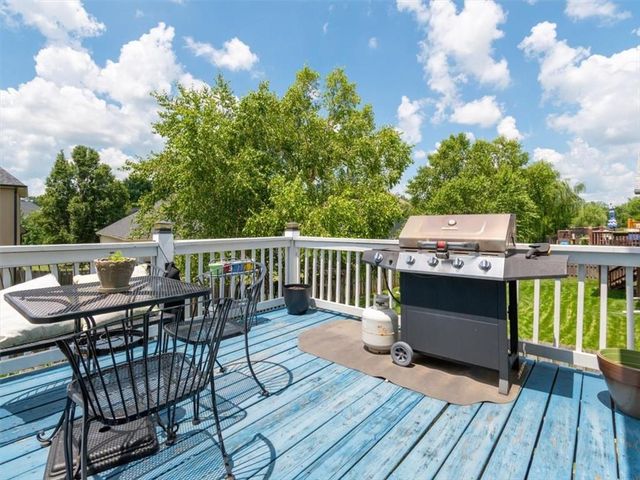 8812 N Cosby Avenue, Kansas City, MO 64154