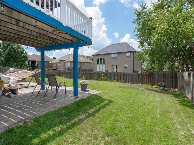 8812 N Cosby Avenue, Kansas City, MO 64154