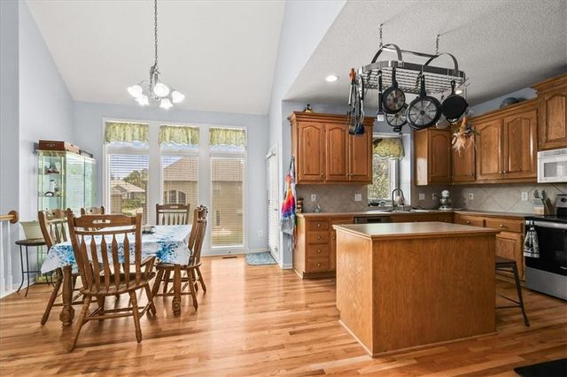 8812 N Cosby Avenue, Kansas City, MO 64154