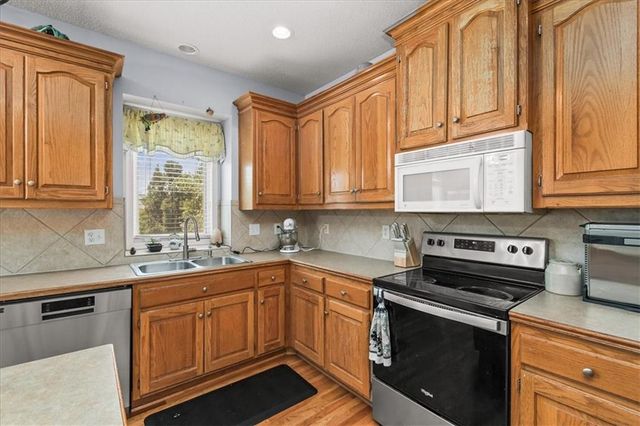 8812 N Cosby Avenue, Kansas City, MO 64154