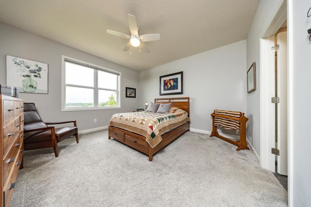 1696 73rd Street W, Inver Grove Heights, MN 55077