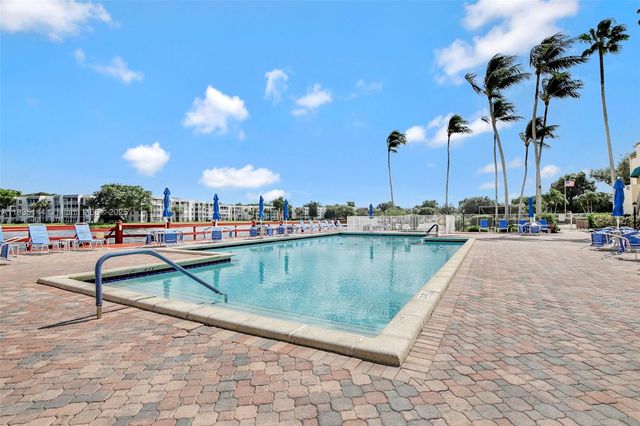 1532 Whitehall Dr 202, Davie, FL 33324