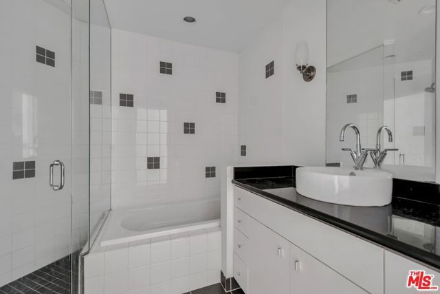 1100 Wilshire Boulevard 2207, Los Angeles, CA 90017